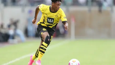 Bild: Duranville sẽ rời Dortmund, các CLB Pháp bày tỏ sự quan tâm