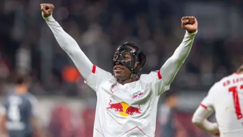 Romano: Liverpool quan tâm Diomande nhưng họ cũng để ý tới Barcola