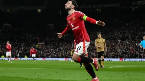 Man United đã giành được các giải thưởng mùa này: Cầu thủ xuất sắc nhất + bình chọn đồng đội, hiệp hội báo chí xuất sắc nhất + xuất sắc nhất Premier League