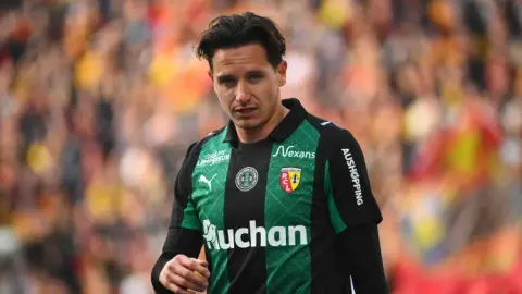 Thauvin nói về việc vô địch Cúp quốc gia Pháp: Đây là thời khắc lịch sử, tôi cũng chúc Nice tránh xuống hạng thành công