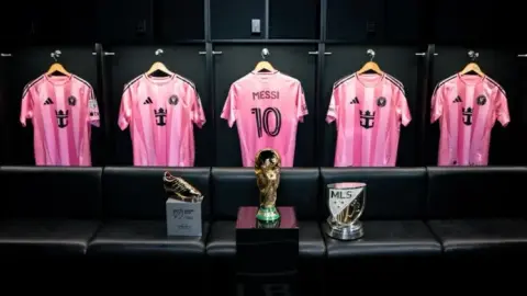Quan chức Inter Miami: Người hâm mộ mua trải nghiệm VIP của Youth Cup có thể chụp ảnh với Messi Trophy