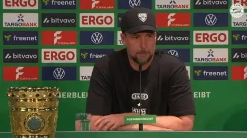 HLV Stuttgart nói về việc đối đầu Bayern: Chúng ta phải đấu với đội bóng đã thống trị bóng đá vài chục năm qua