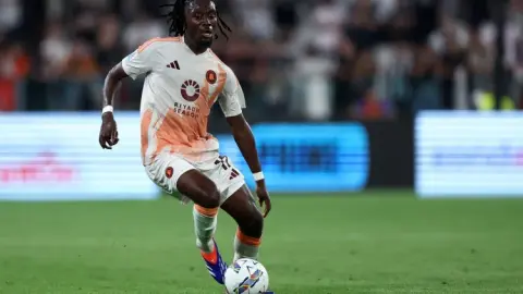 Mi Sports: Inter hy vọng ký hợp đồng với Cone và Jones. Cái trước có thể có giá từ 4500 triệu đến 5000 triệu.