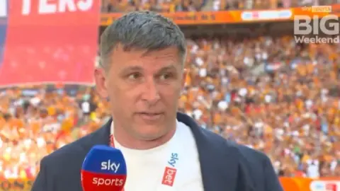 HLV Hull City: Thật khó để diễn tả cảm xúc của tôi. Chúng tôi đã chiến đấu hết sức vất vả trong suốt trận đấu nhưng cuối cùng đã giành chiến thắng.