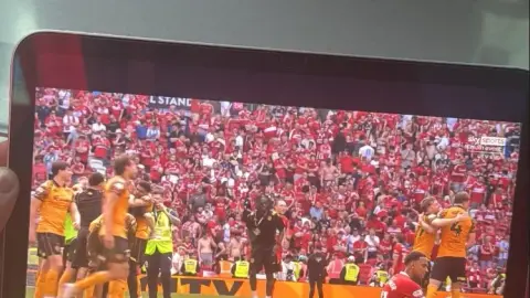 Maguire chúc mừng Hull City trên mạng xã hội đã thăng hạng lên Premier League: Chúc mừng những chú hổ🐯😍