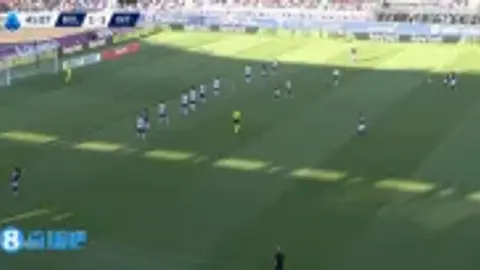 Cú vô lê của Pobega chạm tay Lautaro rồi đi vào lưới. Bologna 2-1 vượt qua Inter.