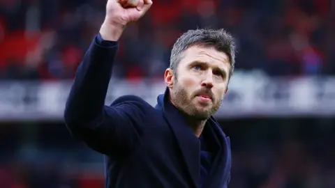 Carrick: Kỳ chuyển nhượng mùa hè này rất quan trọng. Một số cầu thủ sẽ rời đi. Chúng ta phải cố gắng hết sức để nắm bắt cơ hội.