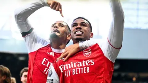 Chuyển hóa có kỷ luật! Arsenal ZXFACT0QXZ sẽ tính điểm ở vòng 37 giải Ngoại hạng Anh 0 màu đỏ 0. Nếu duy trì được vòng cuối sẽ lập kỷ lục Ngoại hạng Anh