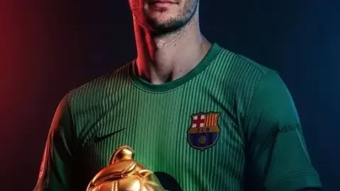 Quan chức Barcelona đăng poster chúc mừng Juan Garcia: Mùa giải ra mắt như mơ và đoạt giải Găng tay vàng
