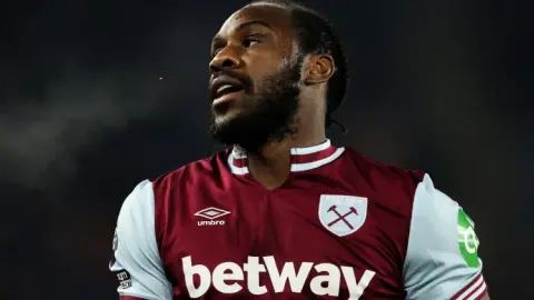 Cựu tiền đạo West Ham Antonio: Tôi chán nản sau khi hôn nhân tan vỡ và không muốn đi dự tiệc