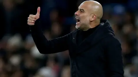 Cựu nhân viên Man City: Guardiola đích thân gọi điện cho vợ tôi và thuyết phục cô ấy cho tôi ra ngoài vào buổi tối