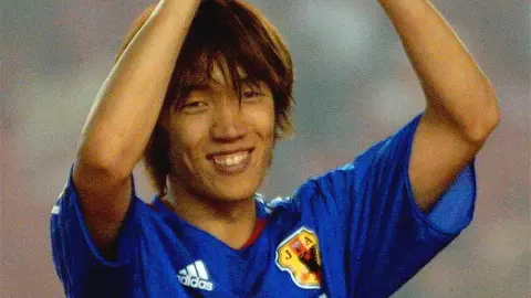 Tuyển thủ Nhật Bản nói về Shunsuke Nakamura: Tôi rất vui khi được làm việc cùng thần tượng của mình và cảm nhận được quyết tâm vô địch của toàn đội
