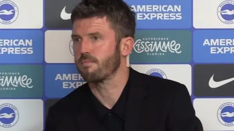 Carrick: Có người nhắc nhở tôi rằng đây là trận đấu đầu tiên sau khi trở thành cầu thủ chính thức. Lệ phí có ảnh hưởng rất lớn đến đội bóng.