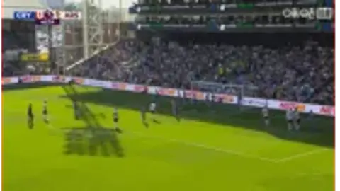Arsenal đã ghi được bàn thắng cho 120 mùa này, chỉ cách kỷ lục ghi bàn một mùa giải của đội là 16/17 một bàn thắng