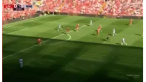 Nói lời tạm biệt với trò chơi và gửi hỗ trợ! Salah thực hiện đường căng ngang từ cánh phải, Jones theo sau và sút tung lưới đối phương.