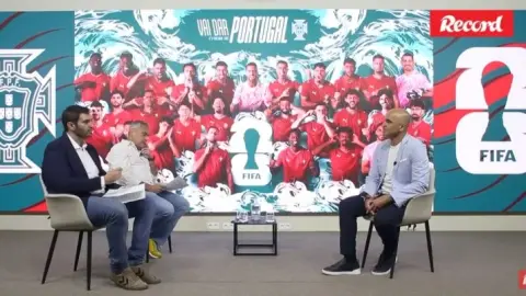 Ronaldo có thể chấp nhận người thay thế? Martinez: Ronaldo sẽ chấp nhận sắp xếp đội hình, luân chuyển là cần thiết