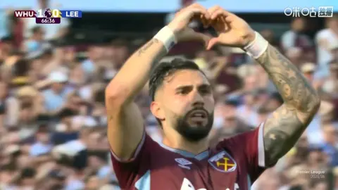 West Ham thực hiện quả phạt góc và Castellanos đánh đầu ghi bàn. West Ham dẫn dắt Leeds United trên sân nhà ZXFACT0QXZ (1-0) (1) (0)