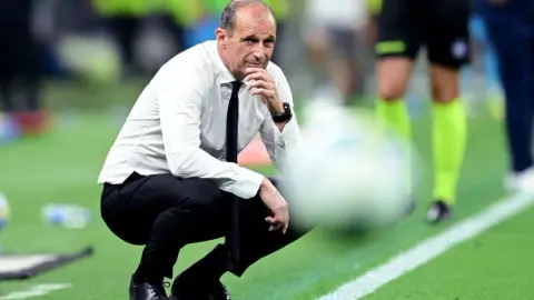 Tò mò, phóng viên: Allegri cho rằng CLB Milan cần tình yêu và nhiệt huyết chiến đấu