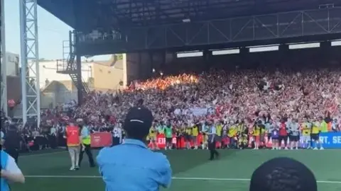 Arsenal vô địch! Nketiah: Xin chúc mừng tất cả mọi người trong câu lạc bộ đặc biệt đó, những nhà vô địch!