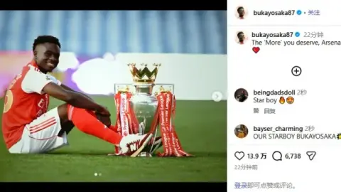 Saka đăng ảnh lên mạng xã hội ăn mừng: Fan Arsenal, các bạn xứng đáng được "nhiều hơn"