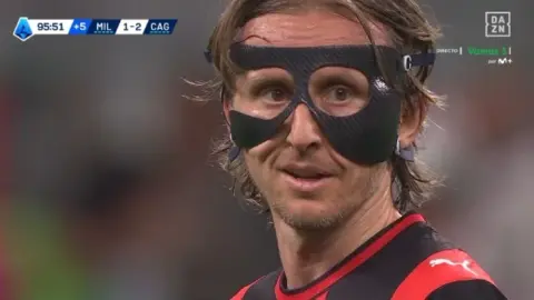 Xin lỗi? Modric gãy xương mặt, đòi đeo mặt nạ thi đấu, AC Milan bị đảo ngược, lỡ Champions League