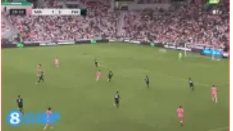 Hãy mơ về những ngày đó! Suarez dùng ngực cản bóng rồi xoay người tung cú vô lê vào khung thành! Miami tạm thời2-2-3 (2) (3)