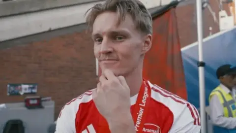 Odegaard nói về chức vô địch Premier League: Tự tay nâng cúp này là khoảnh khắc tôi mơ ước cả đời