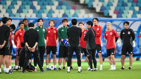 Đội tuyển Nhật Bản hôm nay bắt đầu buổi tập đầu tiên để chuẩn bị cho World Cup, với 10 cầu thủ đến từ châu Âu và 3 cầu thủ trong nước tham gia.