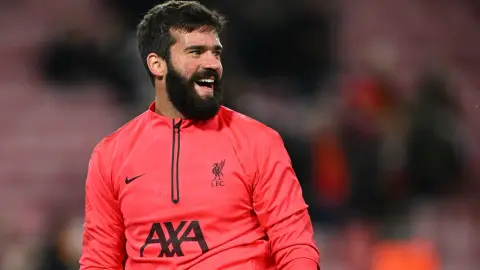 Romano: Liverpool đã nói với Alisson rằng họ muốn anh ở lại thêm một năm nữa mặc dù Juventus đề nghị hợp đồng dài hơn