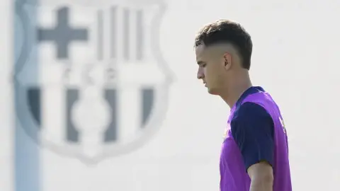 Hàng ngày: Atletico Madrid tiếp tục quan tâm đến Casado, cầu thủ vẫn đặt Barcelona lên hàng đầu