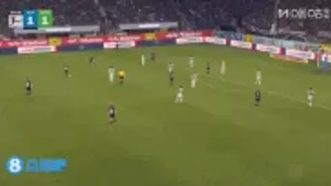 Sự nguy hiểm? Wolfsburg mười người để thủng lưới bàn đầu tiên trong hiệp phụ, 1-2 tụt lại phía sau Paderborn