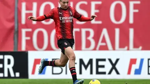 Kamada: Tôi rất tiếc vì AC Milan đã bỏ lỡ suất tham dự Champions League. Tôi là fan số một của AC Milan.