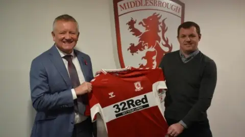 Phóng viên: Ban lãnh đạo West Ham United đang tiến hành tái tổ chức toàn diện và có ý định chiêu mộ giám đốc Middlesbrough Kieran Scott