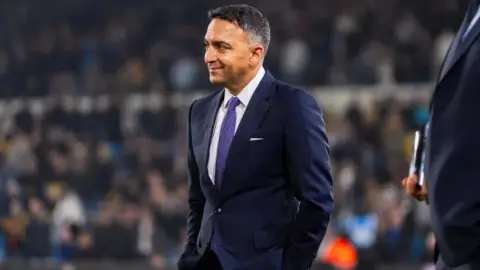 Chủ tịch Leeds United viết thư người hâm mộ: Chúng tôi đã đạt được mục tiêu trụ hạng, hãy tiếp tục ủng hộ đội bóng ở mùa giải tới