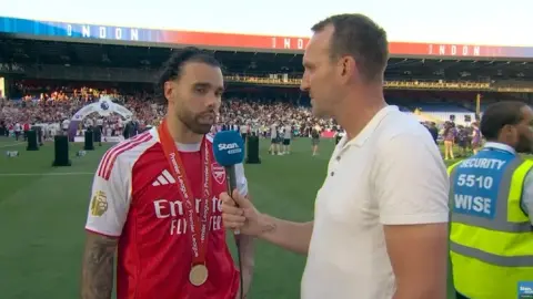 Raya: Niềm vui và sự phấn khích khi vô địch Premier League chưa bao giờ lớn hơn thế. Chúng tôi tự tin giành chức vô địch Champions League.