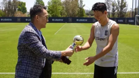 Nhận cúp Quả cầu vàng châu Á! Son Heung-min: Bây giờ tôi hy vọng chuẩn bị đầy đủ cho World Cup