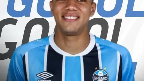 Phóng viên: Newcastle đề nghị hậu vệ Gremio Vieri 1400 một triệu euro, bên kia yêu cầu 2000 một triệu euro.