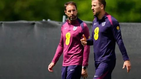 Cựu đầu bếp Anh: Southgate là thiên tài về tâm lý cầu thủ. Beckham thích ăn bít tết đà điểu