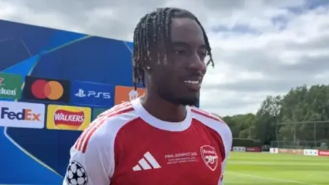 Madueke: Áp lực chung kết Champions League luôn có nhưng chức vô địch sẽ không khiến chúng tôi phân tâm