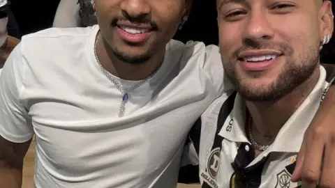 Hai số 10 của Brazil! Rodrygo và Neymar xem trực tiếp trận đấu Cúp Nam Mỹ của Santos