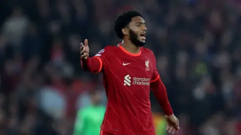 Bài viết: Villa quan tâm đến hậu vệ Joe Gomez của Liverpool, Milan và Besiktas cũng chú ý