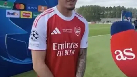 Inkapiye: Lễ kỷ niệm chai chỉ là một trò đùa. Vô địch Premier League sẽ giúp bạn có thêm động lực để vào chung kết Champions League