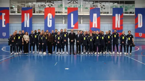 William ghé thăm tuyển Anh trong quá trình chuẩn bị cho World Cup