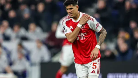Bài viết: Barcelona muốn chiêu mộ hậu vệ cánh Incapier của Arsenal nhưng biết thương vụ sẽ khó khăn