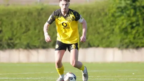 De Sky: Đội trưởng Retz của đội thứ hai Borussia Dortmund chuyển đến Bundesliga 2 Magdeburg với phí chuyển nhượng 400. 000 euro
