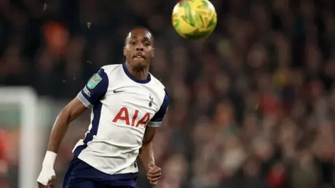 Sky Sports: Ter muốn môi trường phát triển ổn định và hiện tại thích ở lại Tottenham hơn