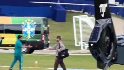 Cấu hình cao như mọi khi! Truyền thông Brazil: Neymar đến trại huấn luyện Brazil bằng trực thăng riêng