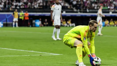 Kimmich: Không có gì phải bàn cãi về việc Neuer đá chính, anh là thủ môn vĩ đại nhất lịch sử