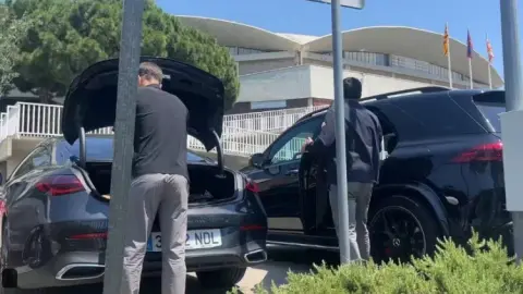 Truyền thông phương Tây: Deco và Bojan đã rời văn phòng Camp Nou, không có nguy cơ rạn nứt trong bản hợp đồng của Gordon