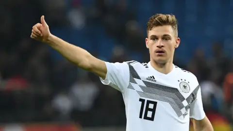 Kimmich nói về việc lãnh đạo nhóm: Giao tiếp rất quan trọng và bữa tối chỉ là lớp kem phủ trên chiếc bánh cho tinh thần đồng đội
